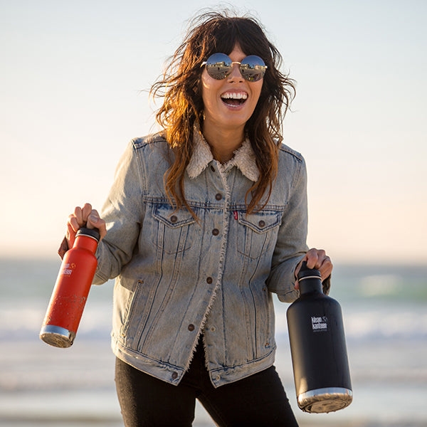 64oz-classic-with-loop-cap-z6 64oz_insulated_classic_black_beach_smile_square.jpg
