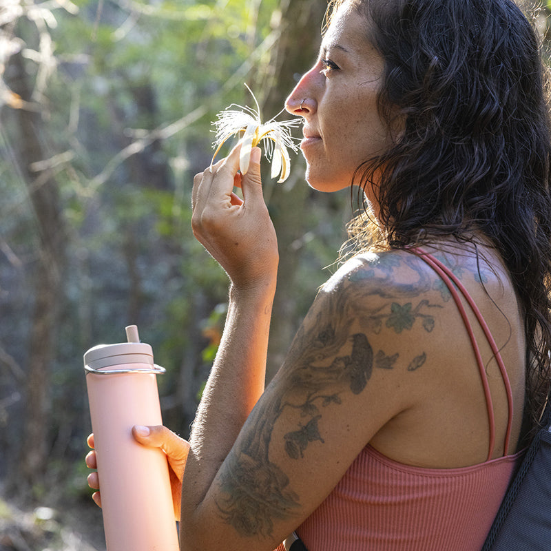 20oz-tkwide-with-twist-cap-s1 tkwide_20oz_insulated_bottle_twist_woman_flower_costarica_square.jpg